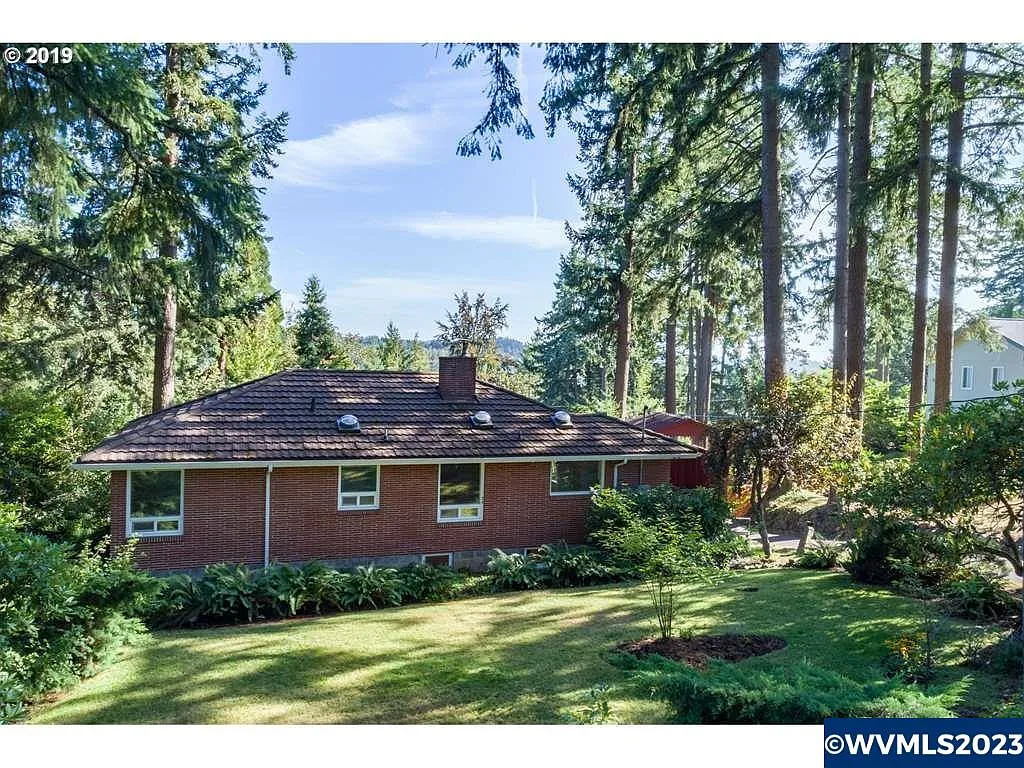 2380 McLean Blvd photo 1