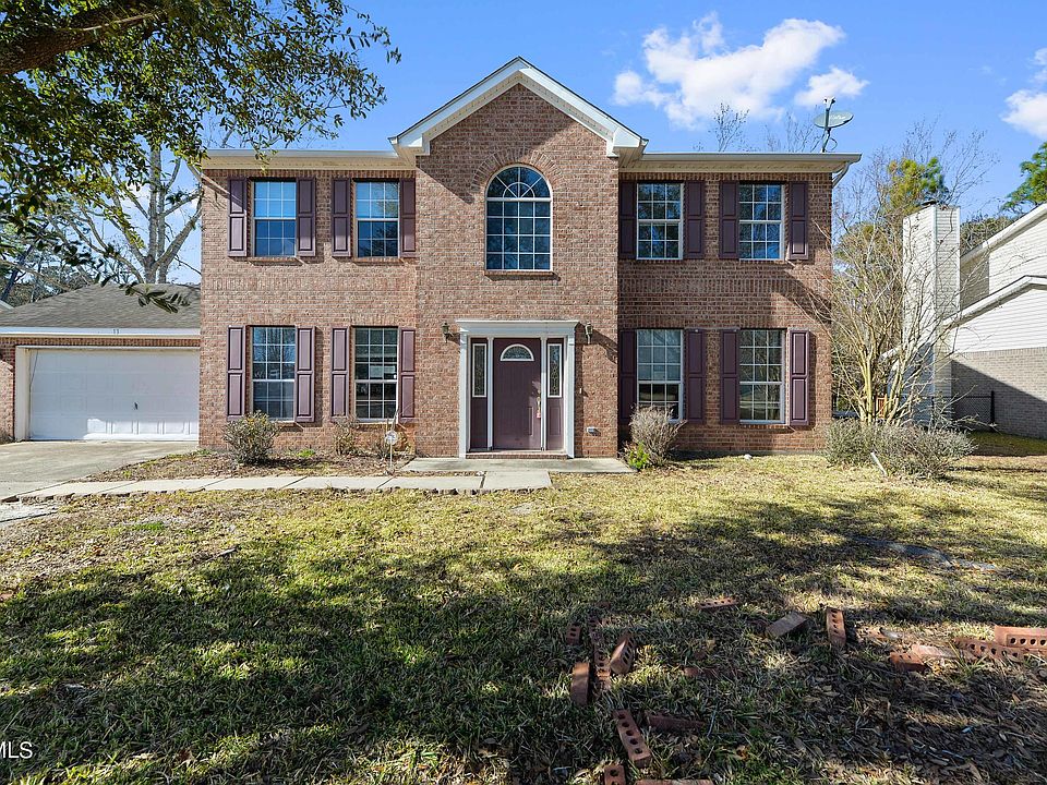 1st image of 13 Lakeview Dr