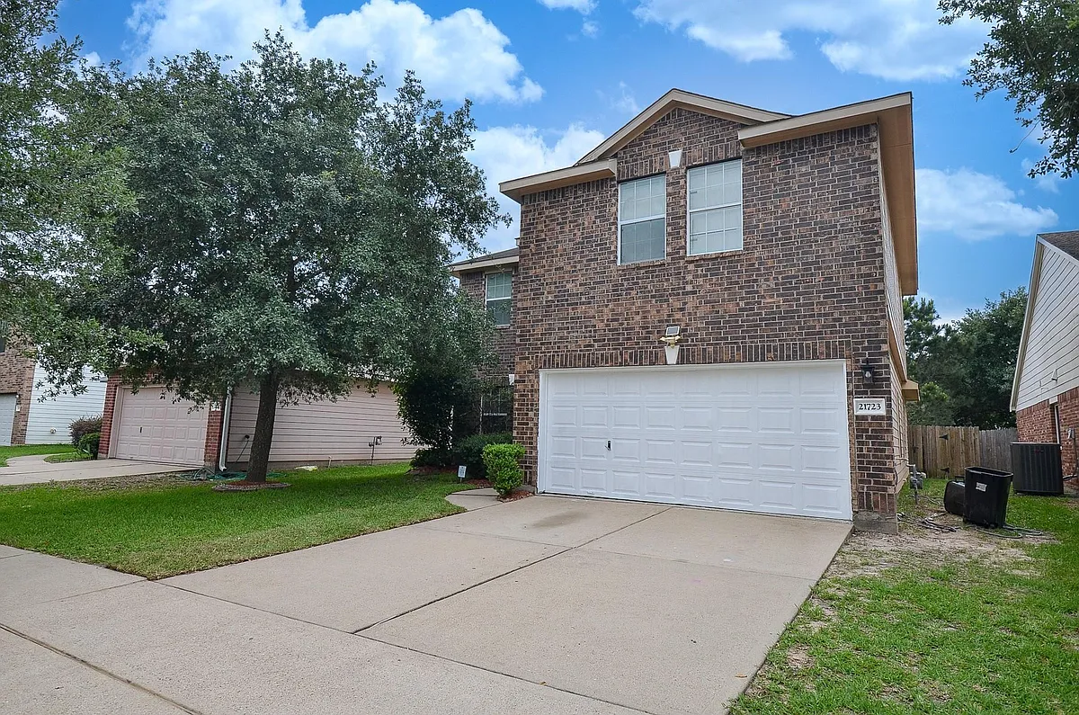 Photo 1 of 36 - 21723 Britton Hill Way - Katy, TX Primary Photo - 21723 Britton Hill Way