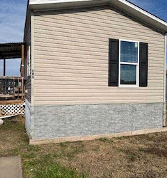 2nd image of 689 E Mills Dr