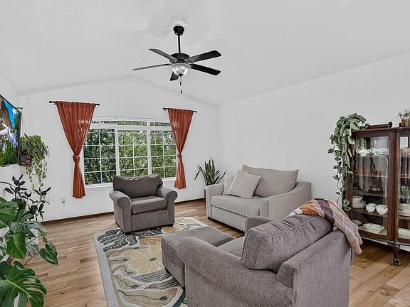 3rd image of 439 Stoney Brook Rd