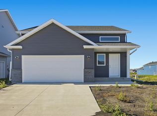 6713 Samuel Dr, Horace, ND