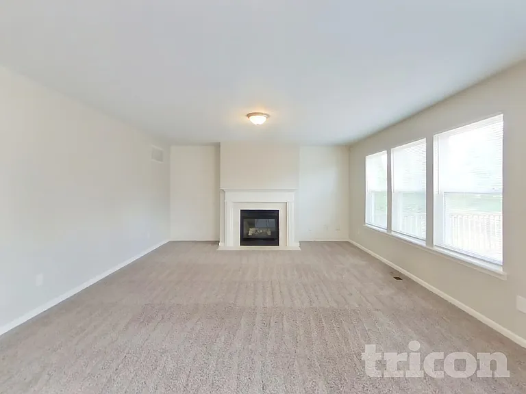 6612 Smithfield Dr — Photo 2