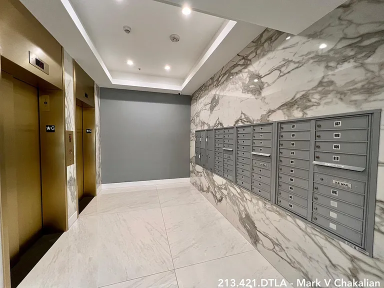 314 W 6th St #305 — Photo 16