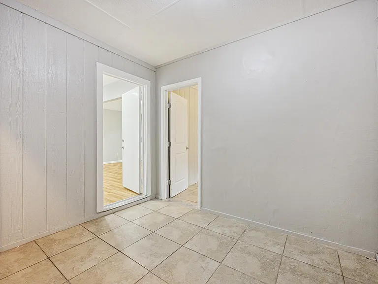 1111 Lawson Ln — Photo 18