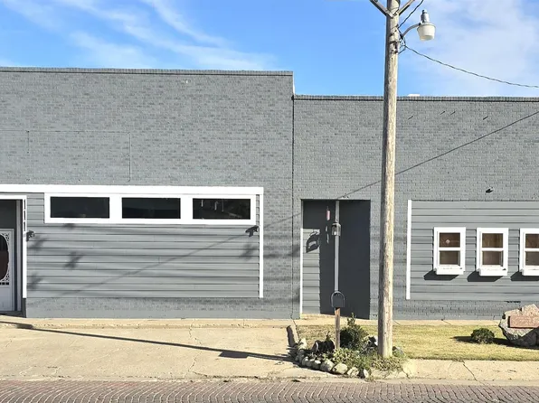 111 S 2nd Ave, Norton, KS 67654