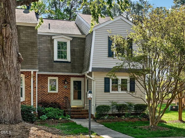833 Kensington Dr, Cary, NC 27511