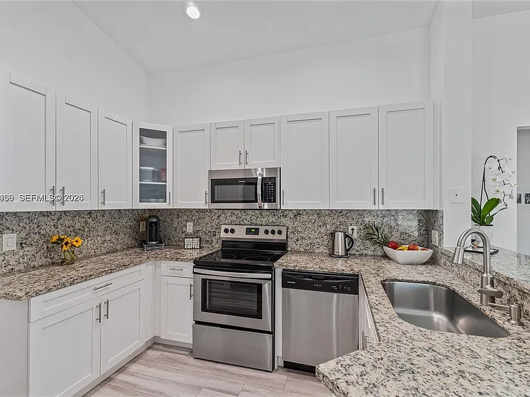 1356 Presidio Dr — Photo 5