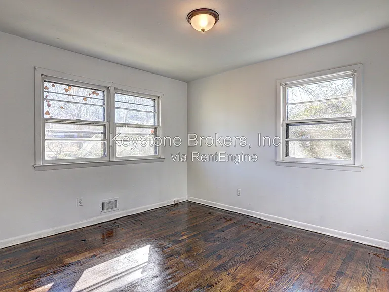 3467 Eisenhower Cir SE — Photo 8