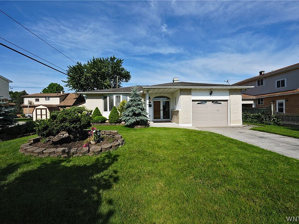 1st image of 8 Fairoaks Ln
