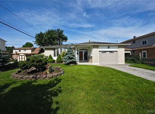 8 Fairoaks Ln, Cheektowaga, NY 14227