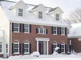 1381 Minard Ln, Libertyville, IL 60048
