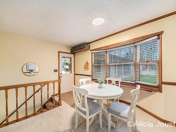 5th image of 246 Bona Vista Dr NW