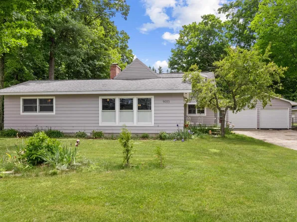 9055 Homestead Rd, Benzonia, MI 49616