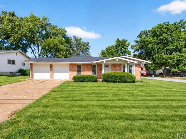 1395 Derhake Rd, Florissant, MO 63033