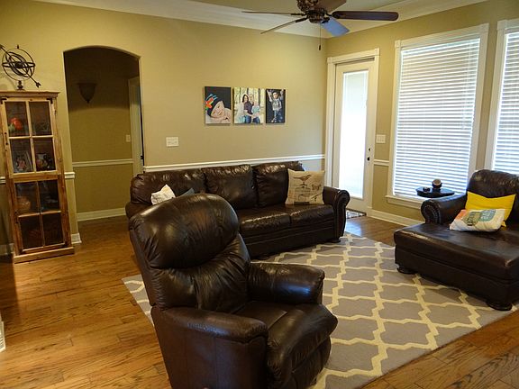 5th image of 405 Carnaby Ct