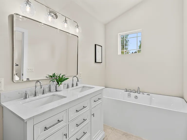 4938 Old Oak St SE — Photo 16