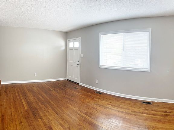 2nd image of 6010 Jefferson Ave #2B-1BA-900SQFT