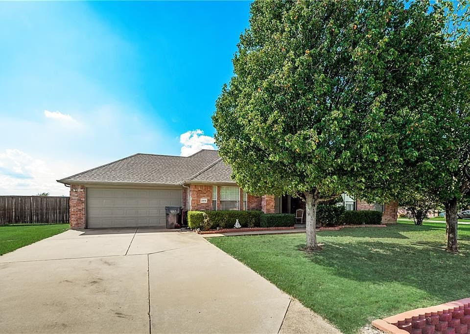 1st image of 2919 Thousand Oaks Dr