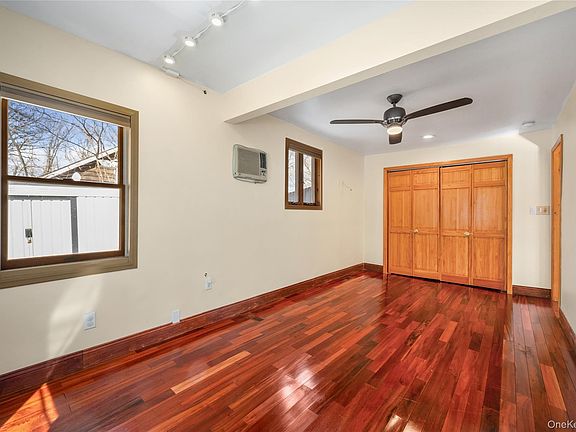 4th image of 32 Shawnee Road