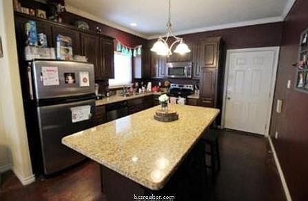 3rd image of 2490 Horse Shoe Dr