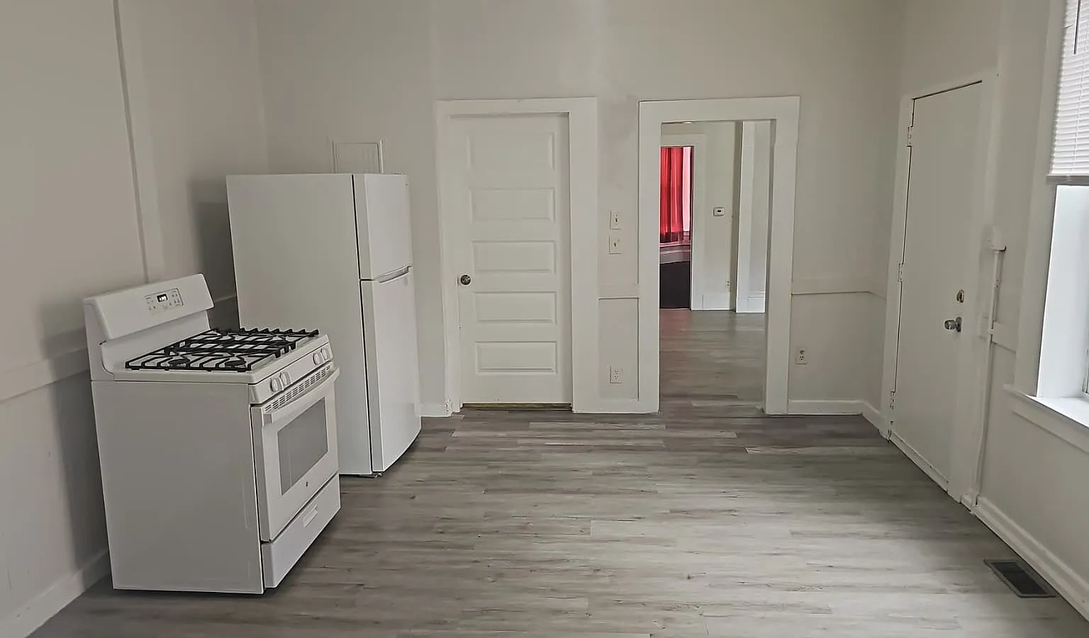 3 bed, 1060 sqft, $1,775 — Photo 2