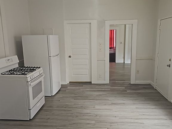 2nd image of 7 Worcester Pl #1