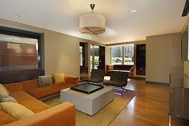 Rented by R New York