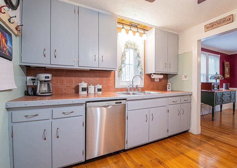 350 Homestead Ave, Holyoke, MA 01040 Zillow