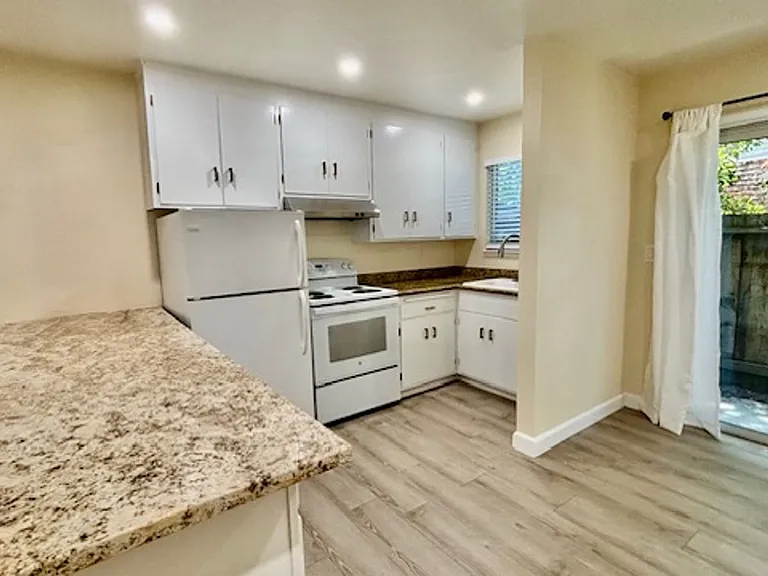 1730 Lacassie Ave — Photo 2