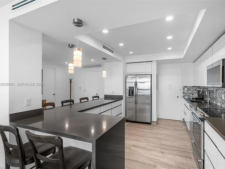 5055 Collins Ave #10H — Photo 25