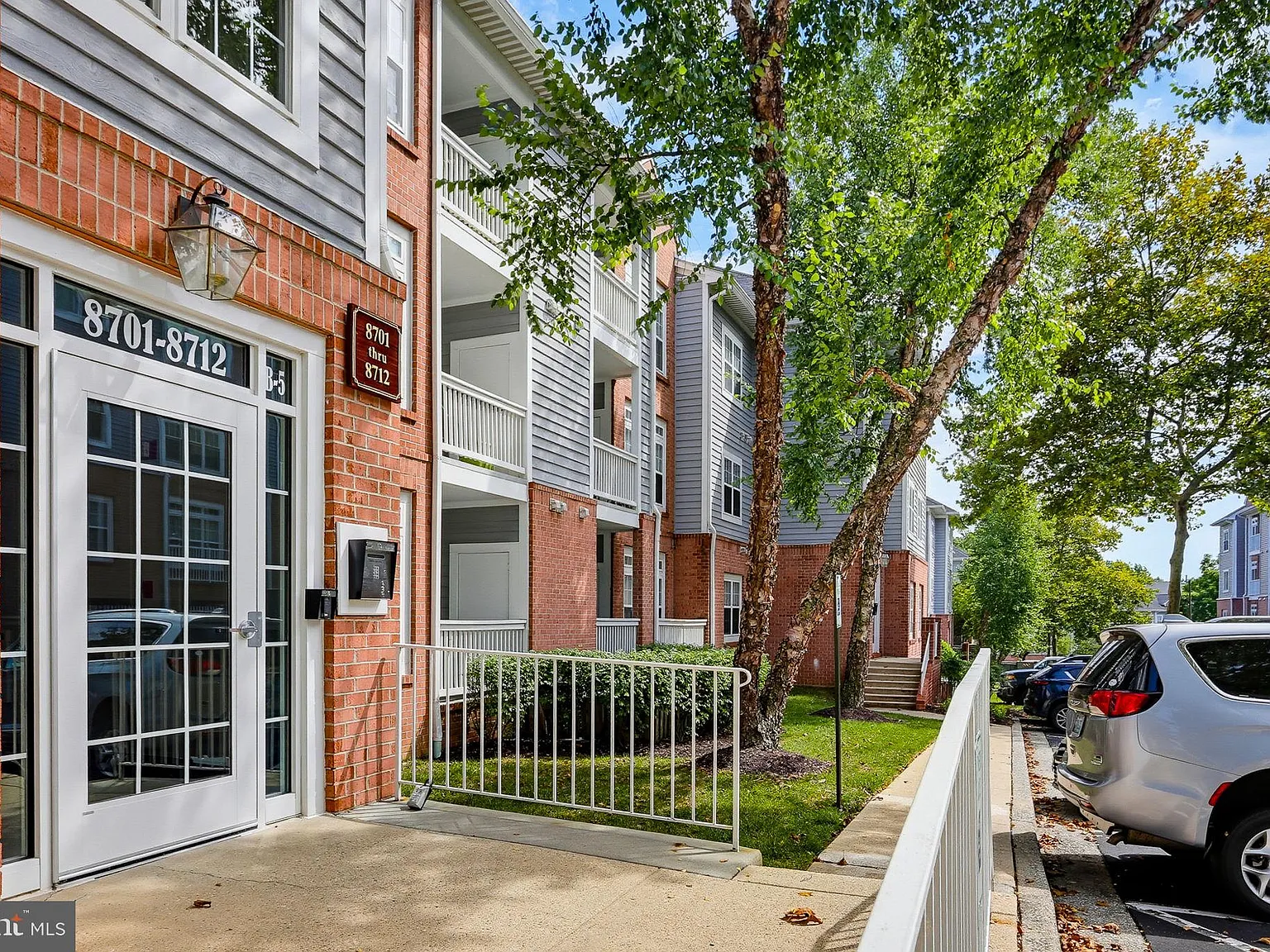 3 bed, 2.0 bath, 1397 sqft, $2,400 — Photo 3