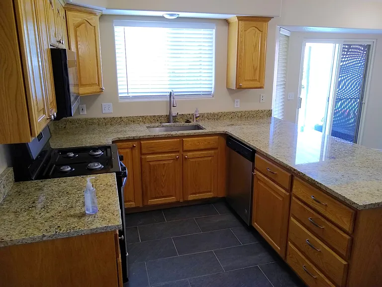 541 N 300 W — Photo 10