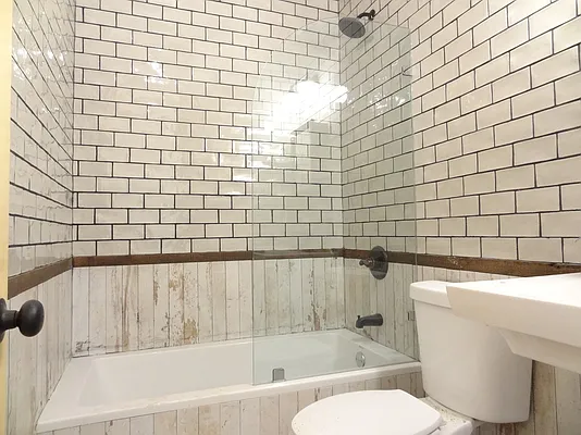 Rented by P Management | media 33