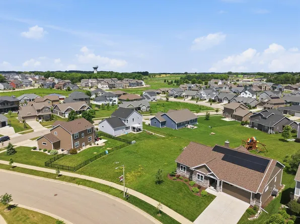 9924 Shining Willow St, Middleton, WI 53562