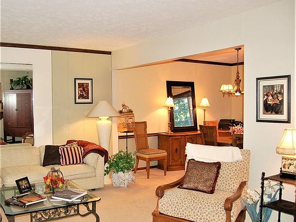 4th image of 16999 Hunting Meadows Dr