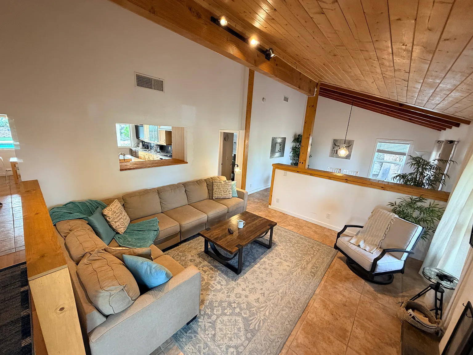 5 bed, 2904 sqft, $12,500 — Photo 4