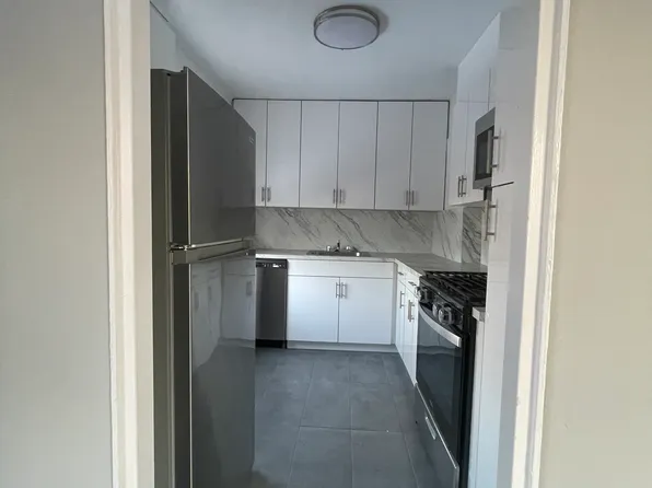 69-10 188th St #3A, Fresh Meadows, NY 11365