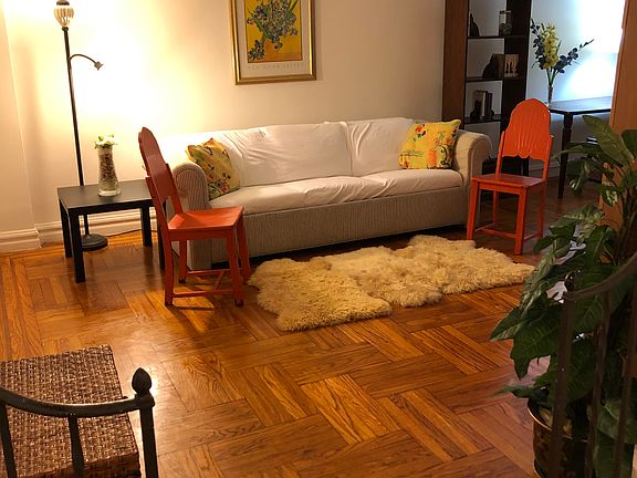 Large living/bedroom!