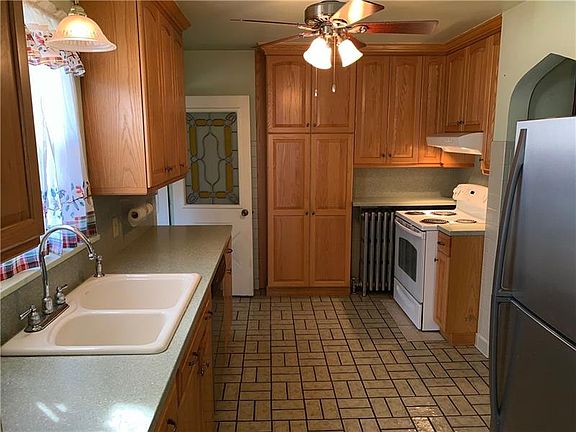 4th image of 812 N 1st St