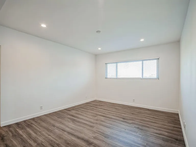 671 S. Riverside Drive — Photo 15