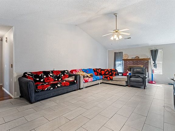 2nd image of 2415 Cardinal Dr