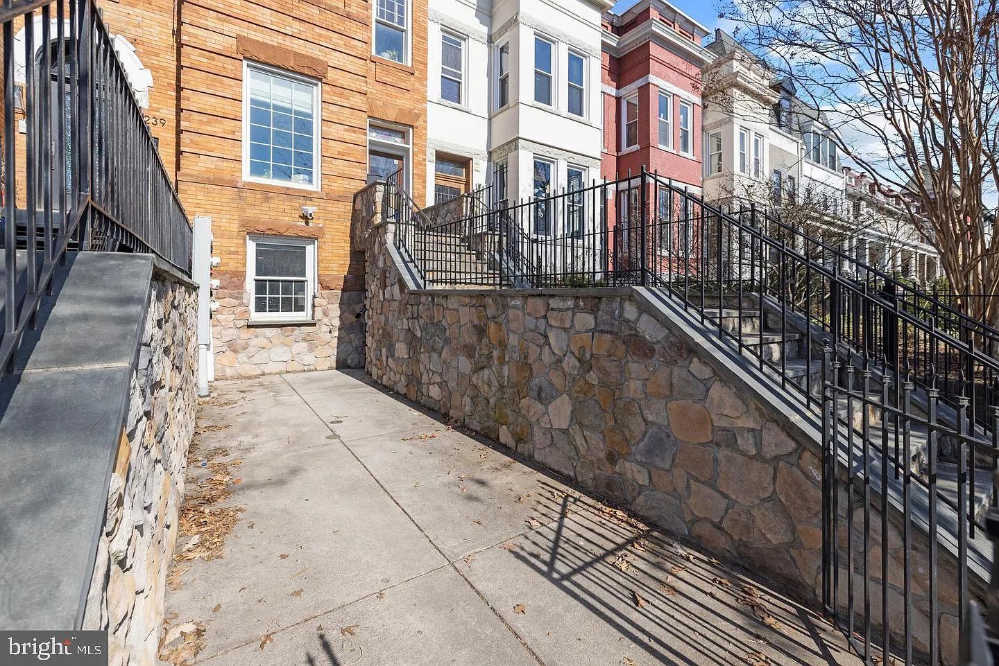 Columbia Heights — Photo 3