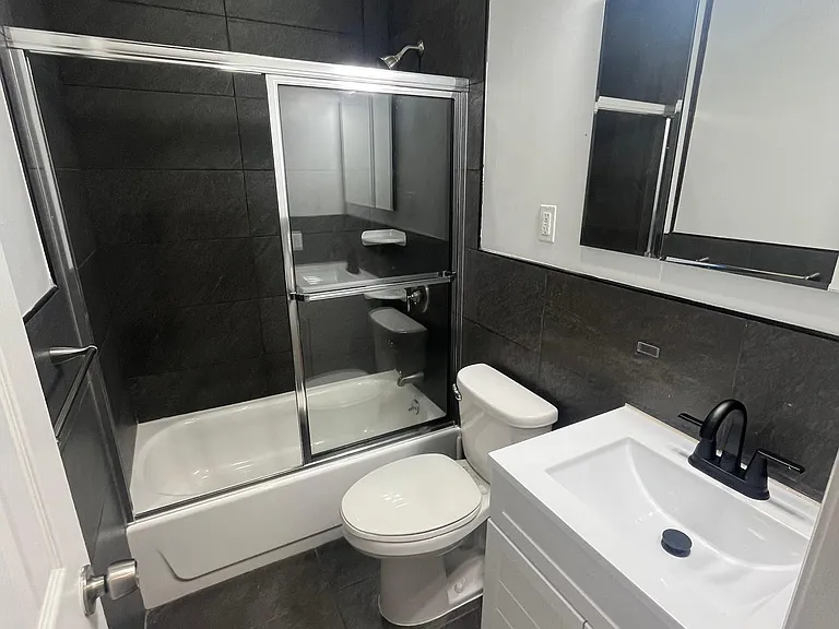 170 Delancey St #18 — Photo 11