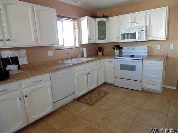 3rd image of 3341 Sheik Dr