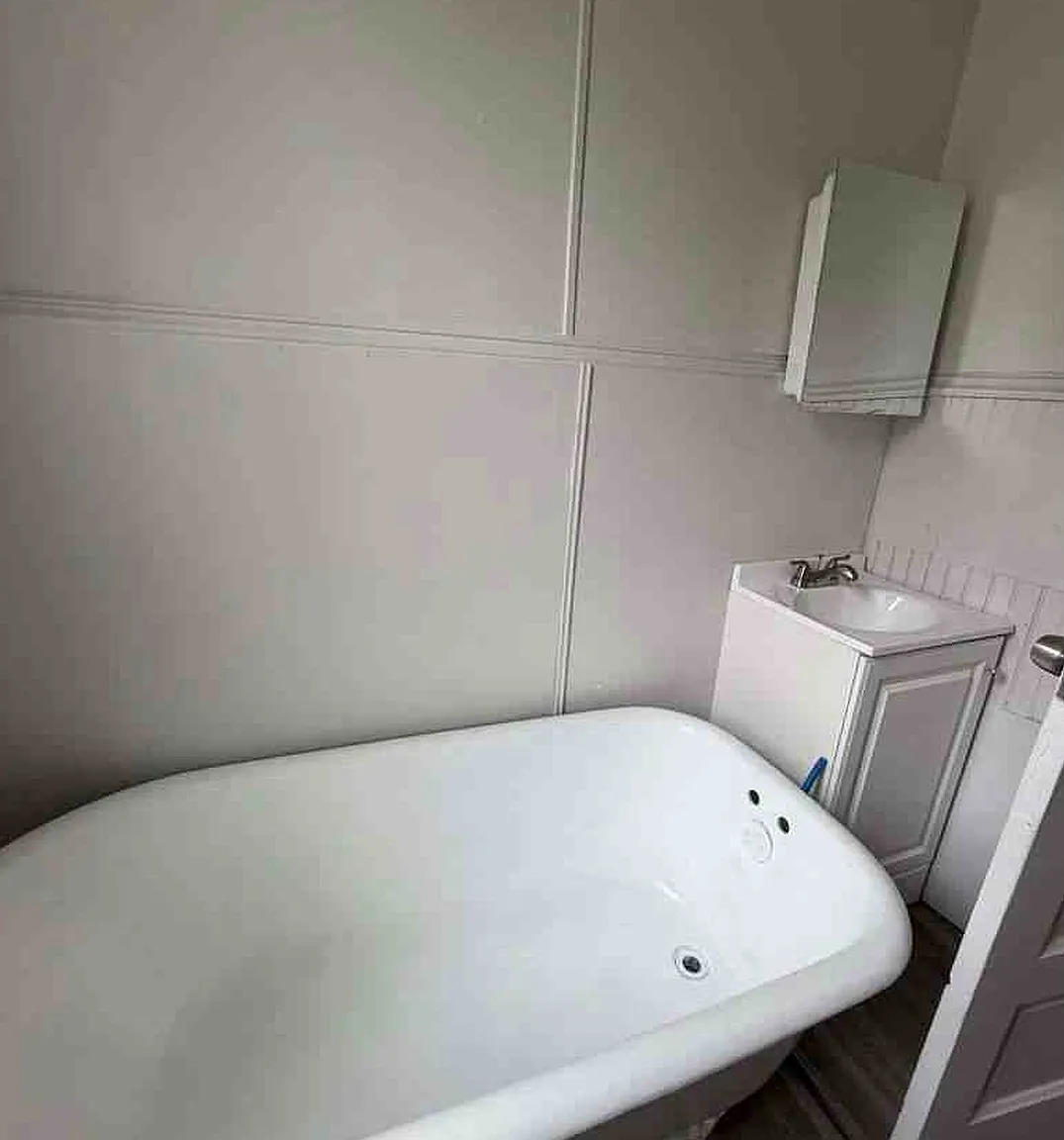 6 bed, $2,000 — Photo 2