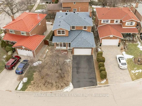 796 Buckingham Ct, Mississauga, ON L5C 4M3