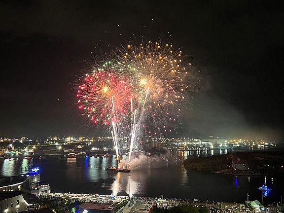 Front row to fireworks. MEMORIAL DAY Special $750 from first month rent.