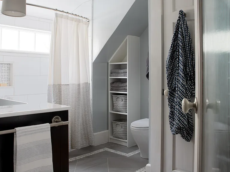 Third floor full bathroom.