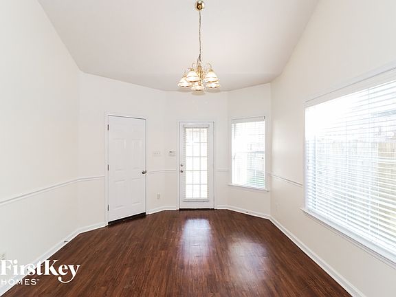 5th image of 8687 Rogers Park Ave